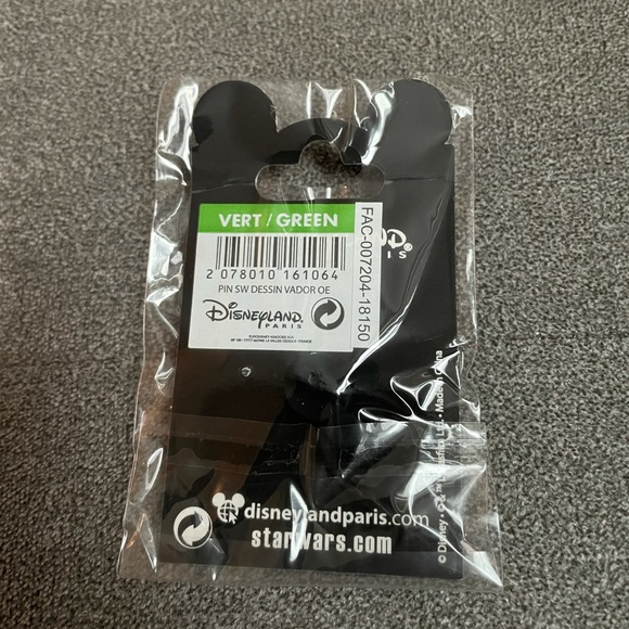 Disneyland Paris Darth Vader Pin - Picture 2 of 2